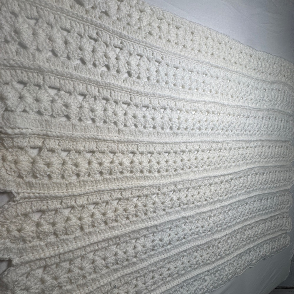 Vintage Handmade Crochet Baby Blanket Cream White Popcorn Shell Stitch 39x30